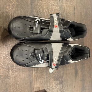 Black and Gray Men's Cycling Shoes
